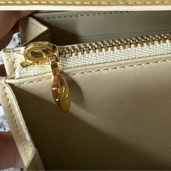 Louis Vuitton TN0181 2011 Vintage Vernis Patent Leather Sarah Wallet AUTHENTIC main image 9